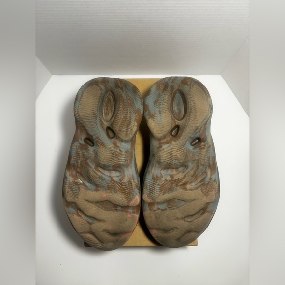 Adidas Yeezy Foam RNNR ‘MX Sand Gray’ 2021 - Picture 9 of 9